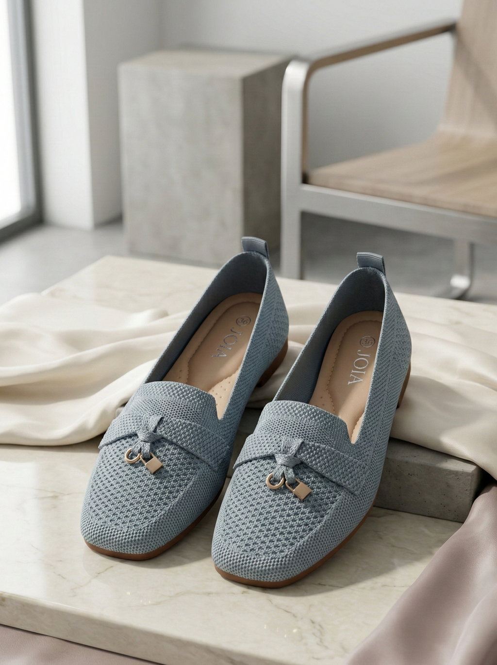 Mocassin Femme Maille Bleu Orage - Modèle Azure avec Mors Doré Cadenas.