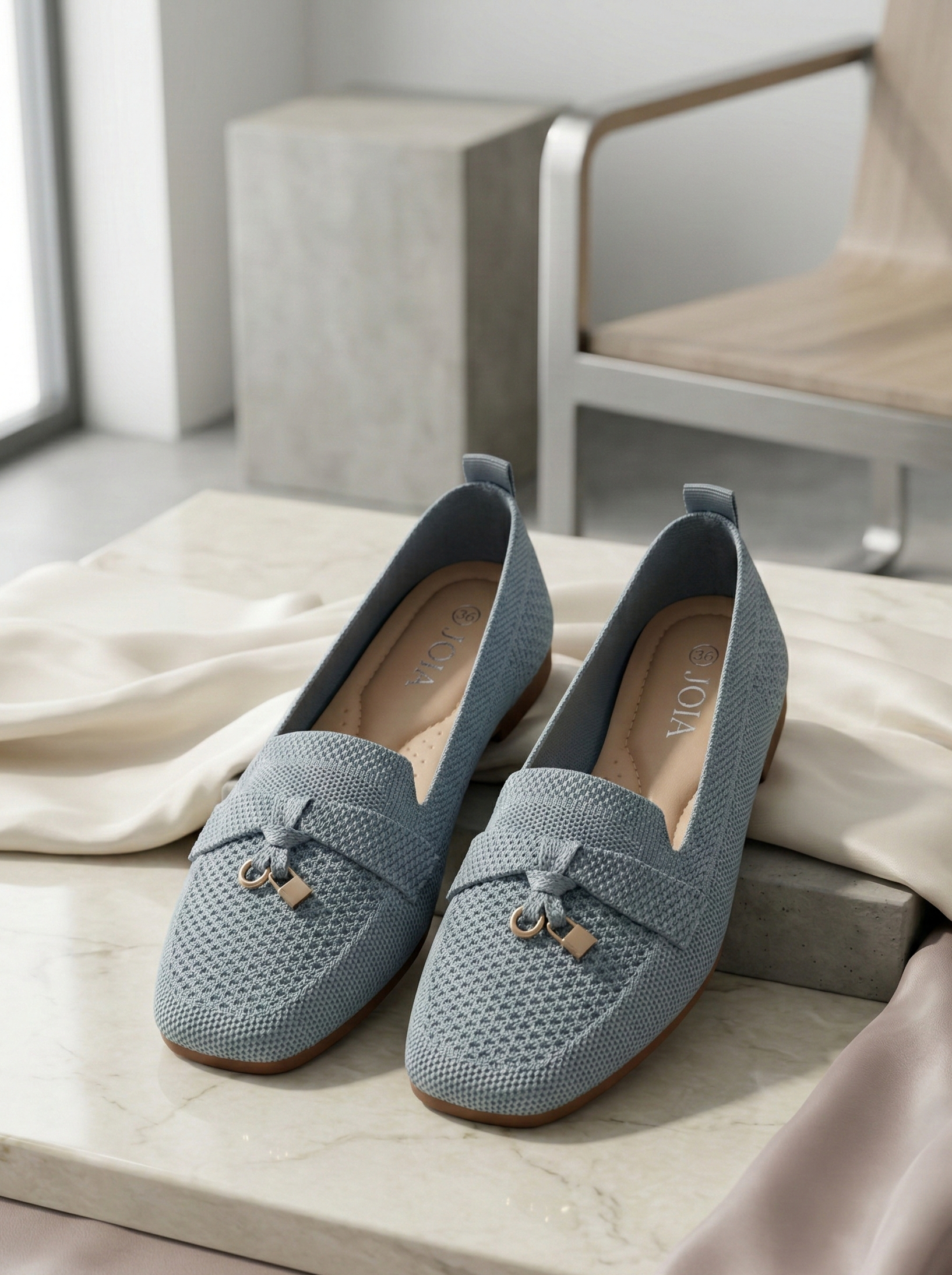 Mocassin Femme Maille Bleu Orage - Modèle Azure avec Mors Doré Cadenas.