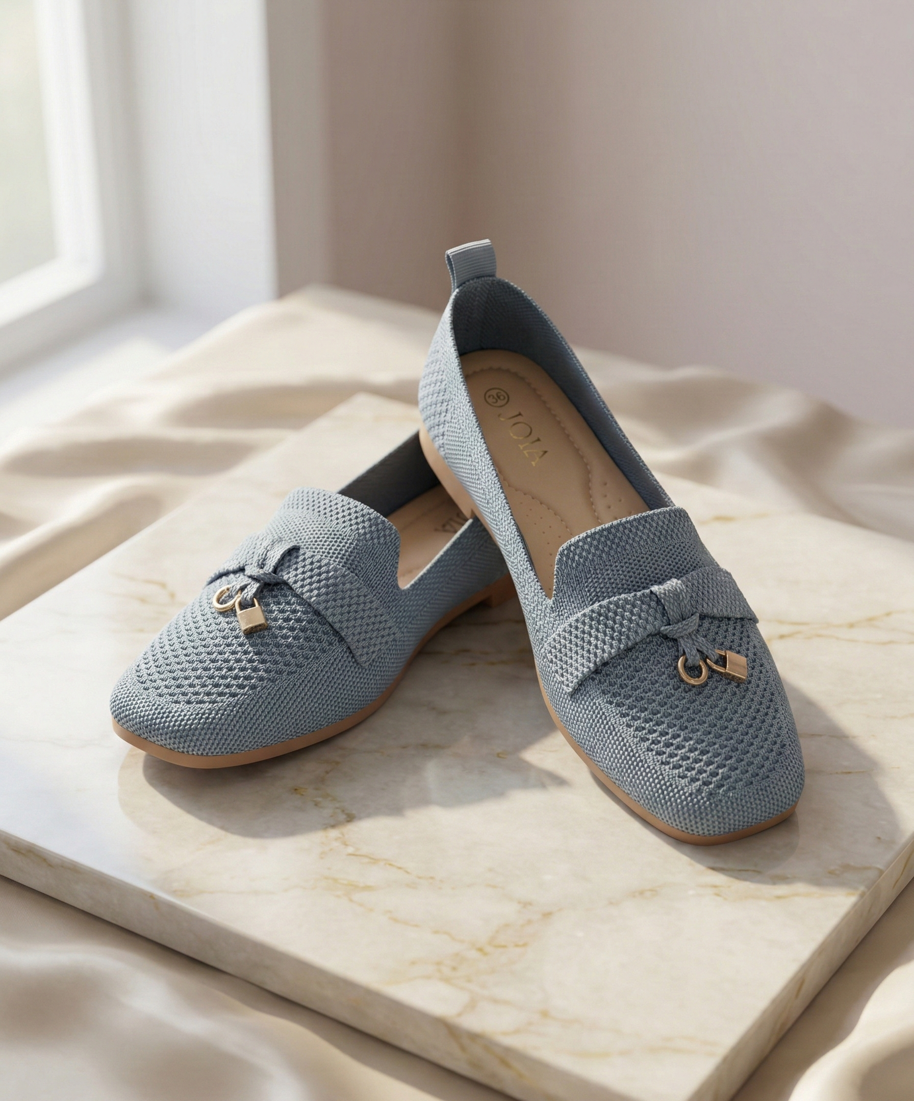 Mocassin Femme Maille Bleu Orage - Modèle Azure avec Mors Doré Cadenas.