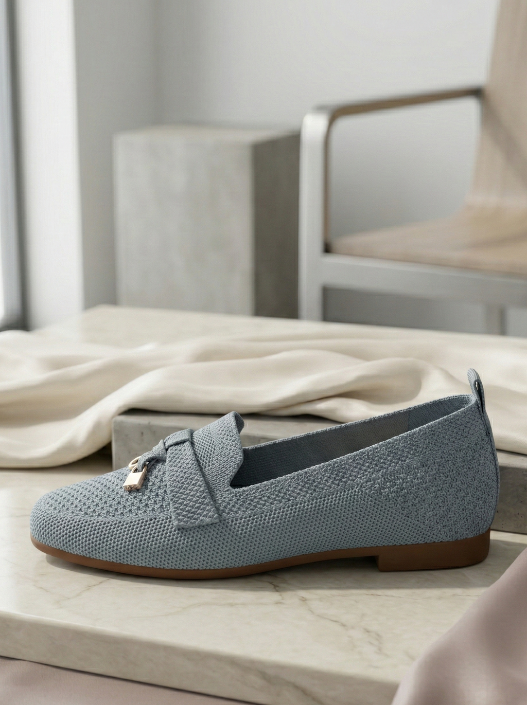 Mocassin Femme Maille Bleu Orage - Modèle Azure avec Mors Doré Cadenas.